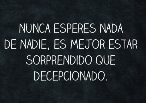 nunca-esperes-nada-de-nadie.png