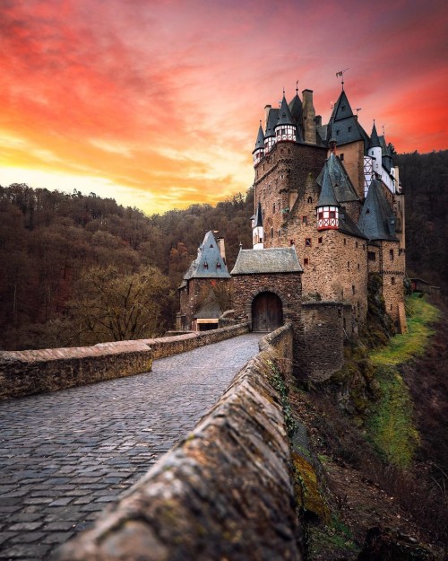 Burg-Eltz.jpg
