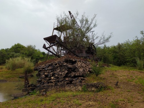 Maquina-antigua-que-se-utilizo-para-la-contruccion-del-Puente-Internacional-Paysandu-Colon-Entre-rios.jpg