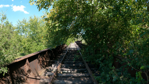 puente de hierro, ferroviario, oxidado.