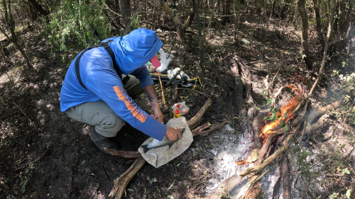 pescando-palometas-y-cocinando-boga-a-la-estaca-en-el-rio-correntoso-26.png
