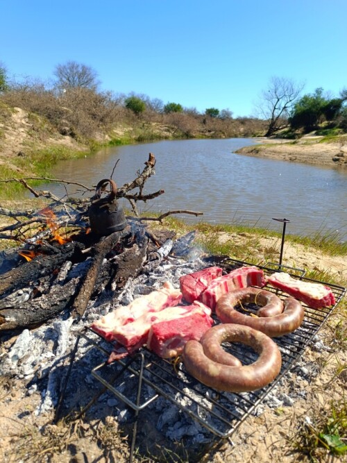 Pescando-y-cocinando-carne-asada-en-el-Paraiso-Entrerriano-11.jpg