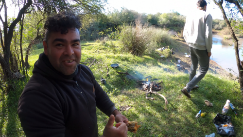 Pescando-y-cocinando-en-el-Rio-Gualeguaychu-Ruta-39--17.png