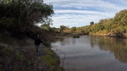 Pescando-y-cocinando-en-el-Rio-Gualeguaychu-Ruta-39--27.png