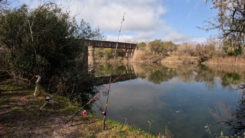 Pescando-y-cocinando-en-la-orilla-del-Arroyo-Urquiza-19.png