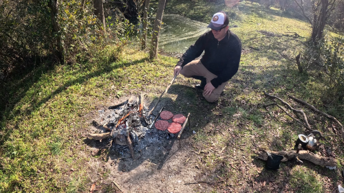 Pescando-y-cocinando-en-la-orilla-del-Arroyo-Urquiza-23.png