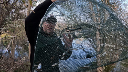 Pescando-y-cocinando-en-la-orilla-del-Arroyo-Urquiza-24.png