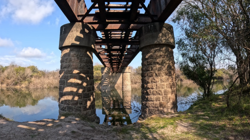 Pescando-y-cocinando-en-la-orilla-del-Arroyo-Urquiza-27.png